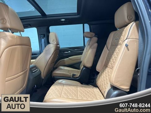 Used 2023 Cadillac Escalade ESV Premium Luxury AWD/4WD image 15