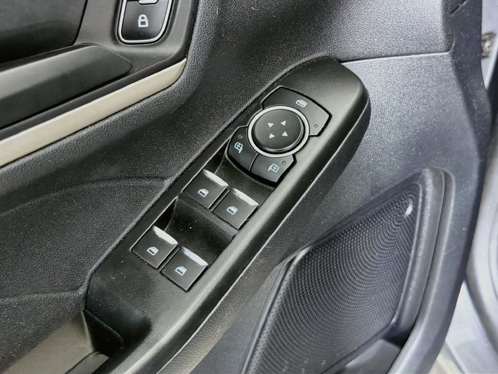 Used 2022 Ford Escape SE w/ Convenience Package FWD image 21