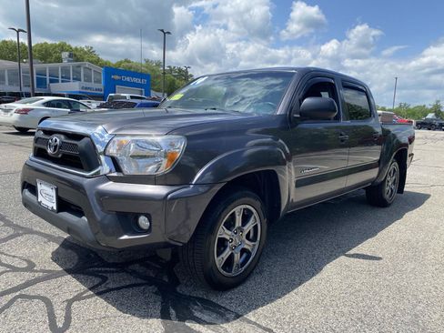 Used 2014 Toyota Tacoma 2WD Double Cab w/ SR5 Package image 1