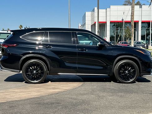 Used 2025 Toyota Highlander XSE AWD/4WD image 3