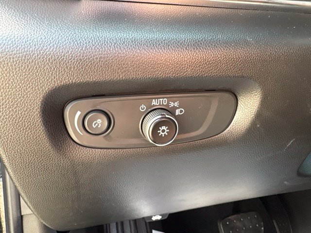 Used 2023 Chevrolet Traverse LT FWD image 25