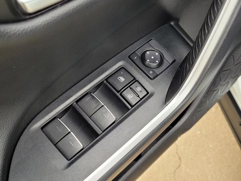 Used 2022 Toyota RAV4 XSE AWD/4WD image 22