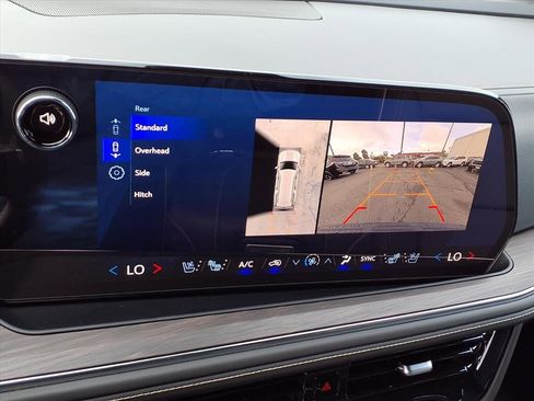 Used 2025 Chevrolet Suburban Premier image 6