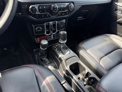 Used 2024 Jeep Wrangler Unlimited Rubicon AWD/4WD image 44