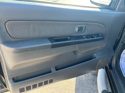 Used 2004 Nissan Xterra XE image 23