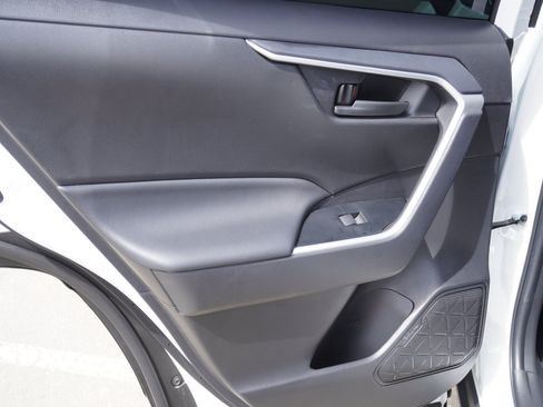 Used 2025 Toyota RAV4 LE AWD/4WD image 12