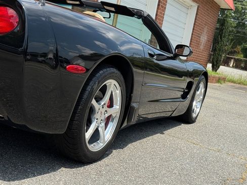 Used 2002 Chevrolet Corvette Convertible w/ Preferred Equipment Group1 image 35