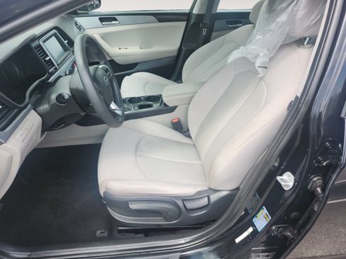 Used 2019 Hyundai Sonata SE w/ Cargo Package FWD image 9