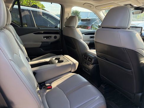 Used 2023 Honda Pilot Touring image 6