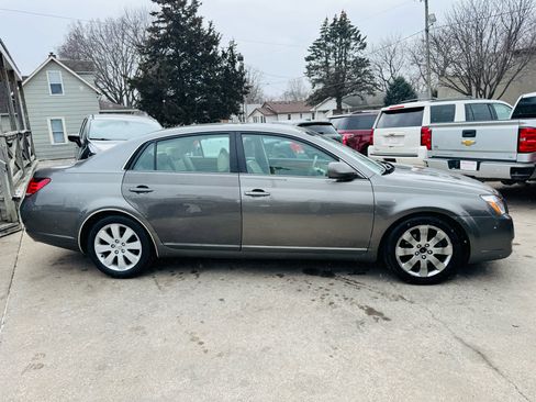 Used 2006 Toyota Avalon XLS image 2