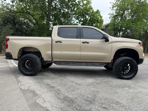 Used 2022 Chevrolet Silverado 1500 Custom Trail Boss w/ LPO, Dark Essentials Package AWD/4WD image 4