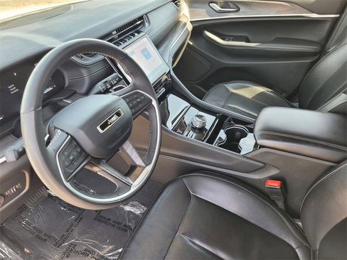 Used 2023 Jeep Grand Cherokee Limited w/ Trailer Tow Prep Group (B) image 17