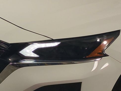 Used 2025 Nissan Altima 2.5 SV FWD image 10