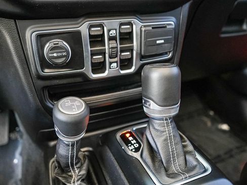 Used 2023 Jeep Wrangler Unlimited Sahara w/ Cold Weather Group AWD/4WD image 19