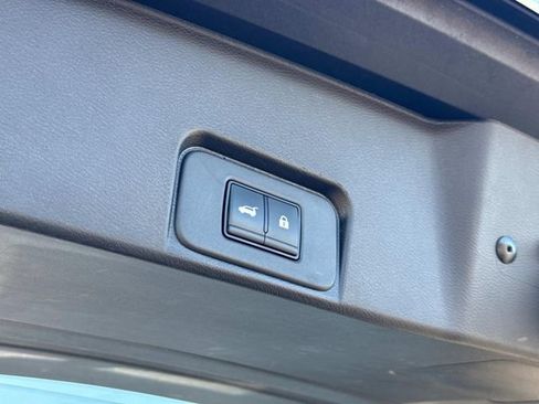 Used 2025 Nissan Rogue SV image 14