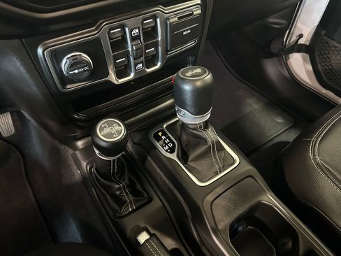 Used 2022 Jeep Wrangler Unlimited Sahara image 33