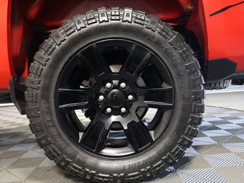 Used 2018 Chevrolet Silverado 1500 Custom w/ Custom Convenience Package AWD/4WD image 16