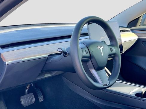 Used 2023 Tesla Model 3 Standard Range RWD image 9