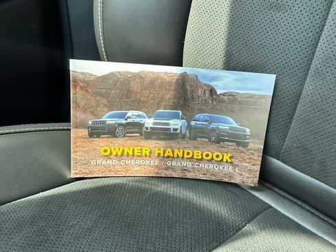 Used 2025 Jeep Grand Cherokee Altitude AWD/4WD image 53