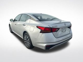 Used 2023 Nissan Altima 2.5 SV FWD video 3
