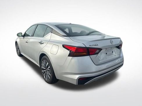 Used 2023 Nissan Altima 2.5 SV FWD image 3