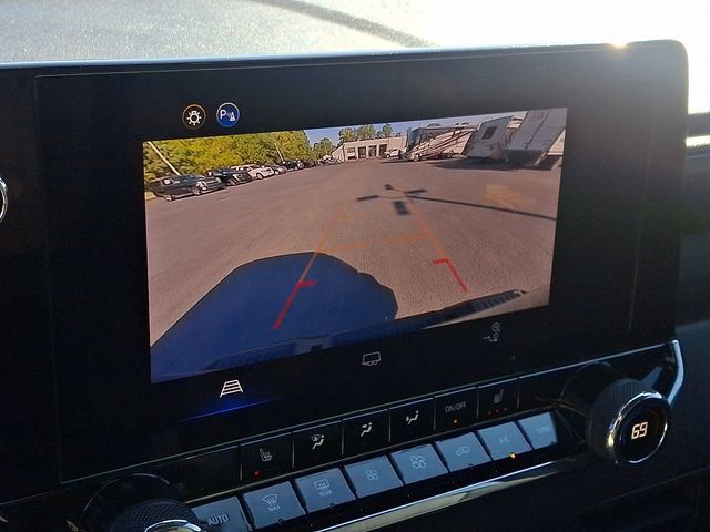 Used 2025 Chevrolet Colorado Trail Boss AWD/4WD image 4