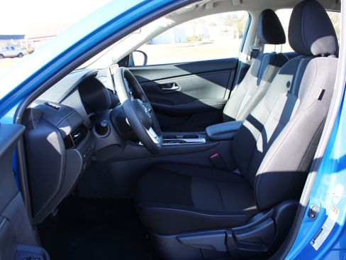 Used 2025 Nissan Sentra SV image 24