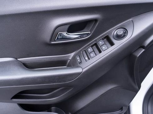 Used 2022 Chevrolet Trax LS w/ Tint and Cruise Package image 12