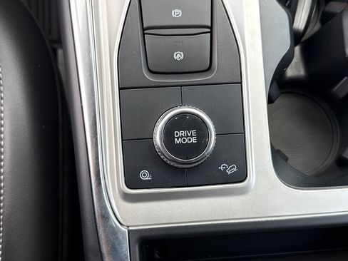 Used 2022 Ford Explorer XLT w/ Equipment Group 202A AWD/4WD image 21