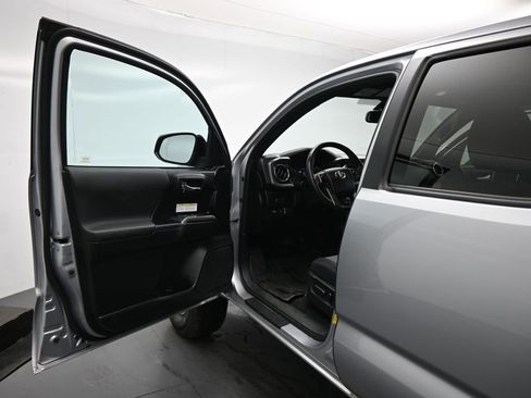 Used 2020 Toyota Tacoma TRD Off-Road image 7