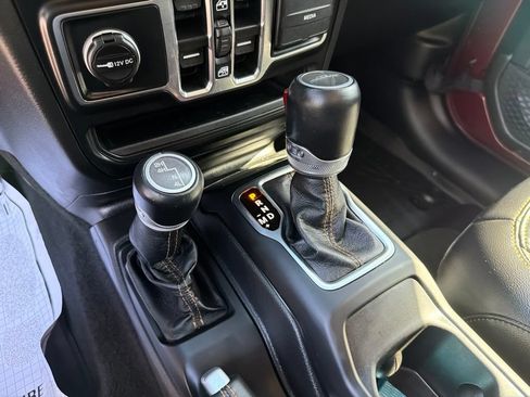 Used 2021 Jeep Gladiator Overland AWD/4WD image 26