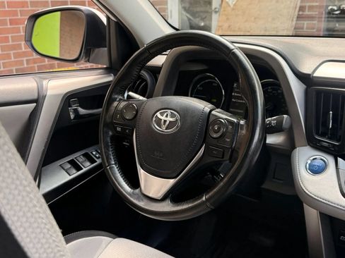 Used 2018 Toyota RAV4 XLE w/ Convenience Package AWD/4WD image 8