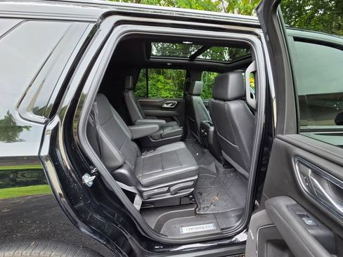 Used 2024 Chevrolet Tahoe Z71 w/ Z71 Off-Road Package AWD/4WD image 30
