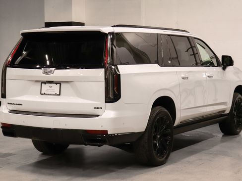 Used 2023 Cadillac Escalade ESV Sport Platinum w/ LPO, ONYX Package AWD/4WD image 5