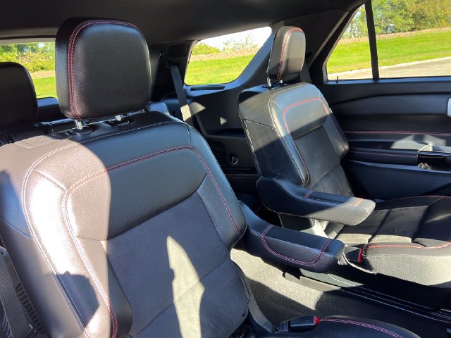 Used 2023 Ford Explorer ST-Line w/ Class IV Trailer Tow Package AWD/4WD image 31