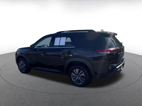 Used 2025 Nissan Pathfinder SV image 10