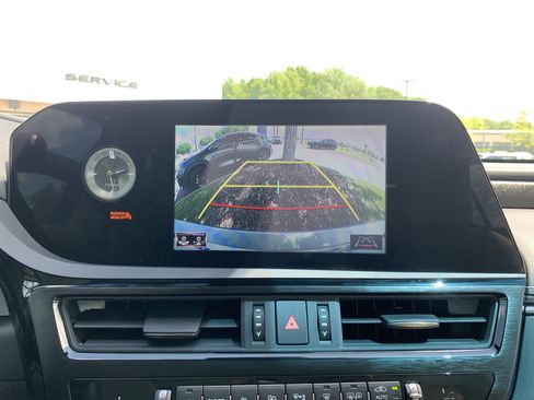 Used 2022 Lexus ES 300h w/ Premium Package FWD image 25