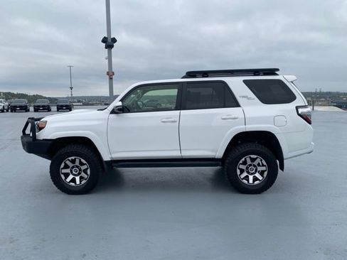 Used 2018 Toyota 4Runner TRD Off-Road Premium AWD/4WD image 9