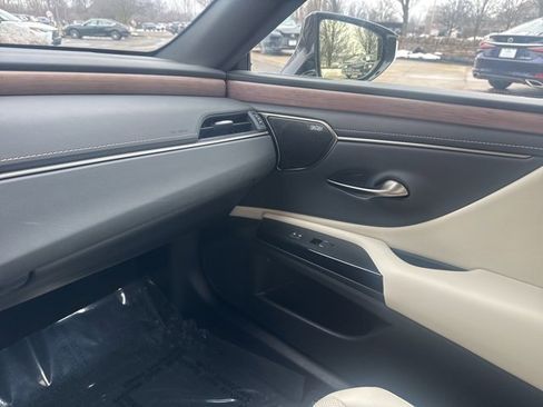 Certified 2025 Lexus ES 300h w/ Accessory Package (Z2) image 28