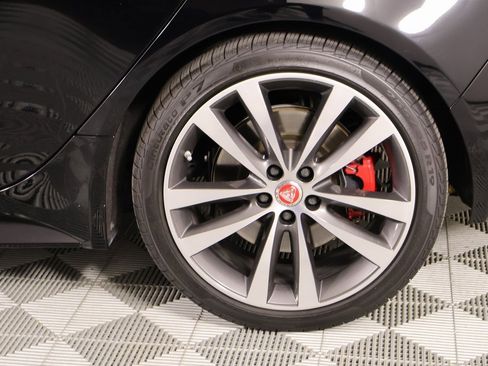 Used 2019 Jaguar XE S image 20
