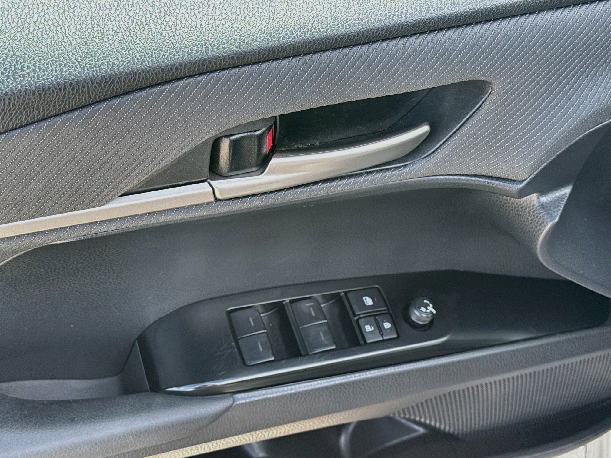Used 2025 Toyota Camry SE FWD image 15