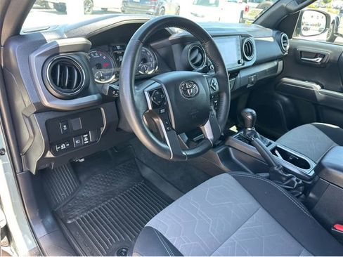 Used 2022 Toyota Tacoma TRD Off-Road w/ Technology Package AWD/4WD image 7