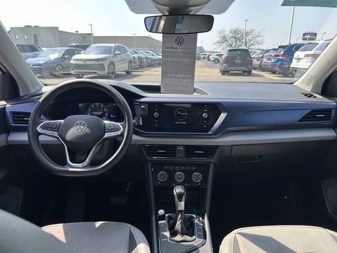 Certified 2023 Volkswagen Taos SE image 9