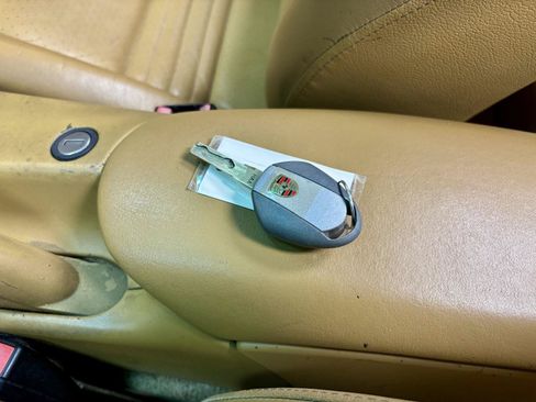 Used 2001 Porsche 911 Cabriolet image 30