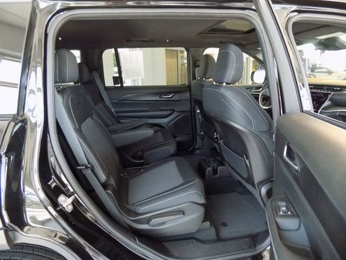 Used 2025 Jeep Grand Cherokee L Laredo RWD image 30