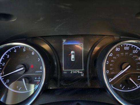 Used 2019 Toyota Camry SE FWD image 11
