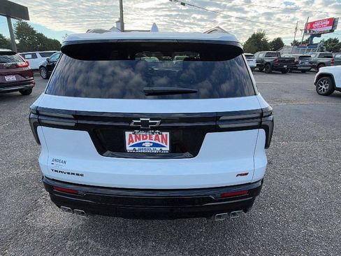 New 2027 Chevrolet Traverse RS w/ LPO, Floor Liner Package FWD image 10