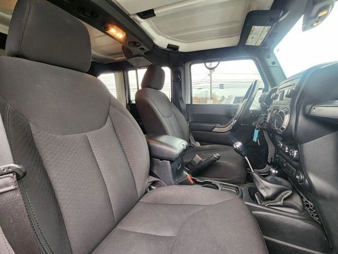 Used 2015 Jeep Wrangler Unlimited Sport w/ Quick Order Package 23S AWD/4WD image 37