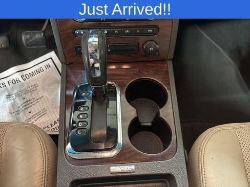 Used 2009 Ford Taurus SEL image 15