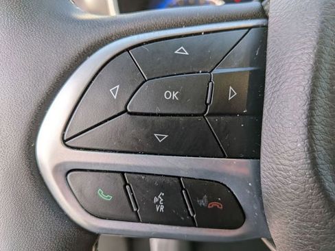 Used 2024 Chrysler Pacifica Touring-L image 16